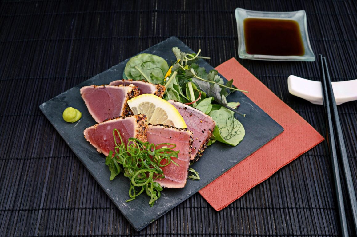fresh-sushi-with-onion-leaf fresh-sushi-with-onion-leaf
